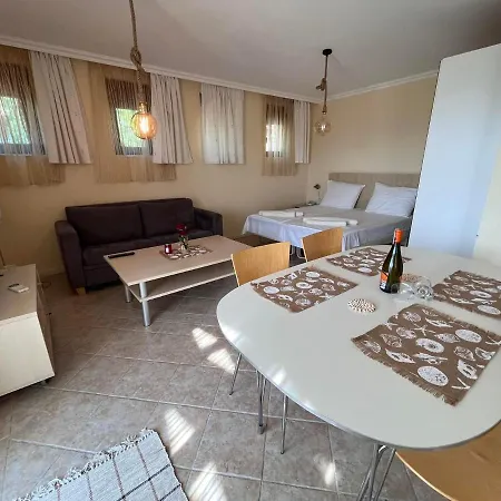 Cosy With Sea View In Santa Marina Апартамент